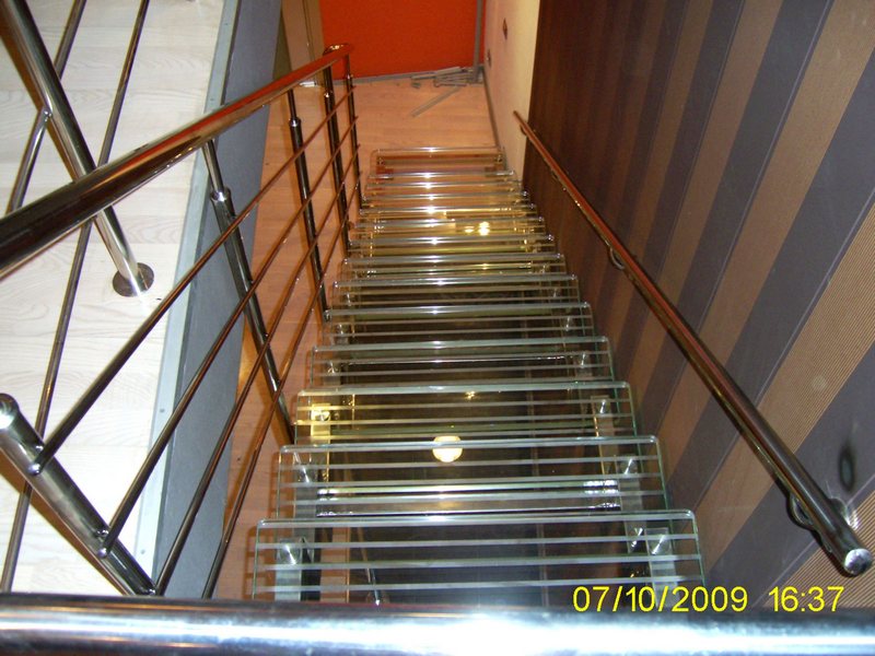 Стеклянные лестницы для дома и офиса