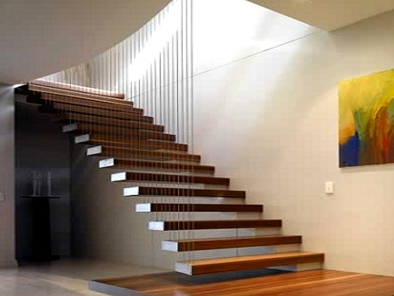 Подвесная лестница с деревянными ступенями