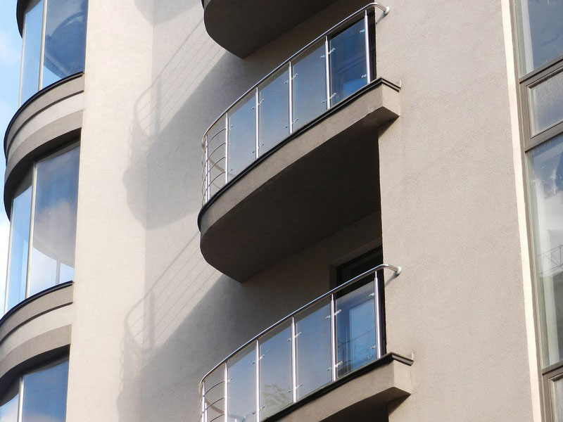 Огородження балконів зі скла в новому будинку Київ