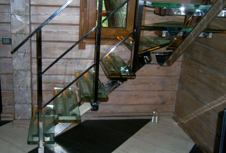 Сходи на центральному косоурі