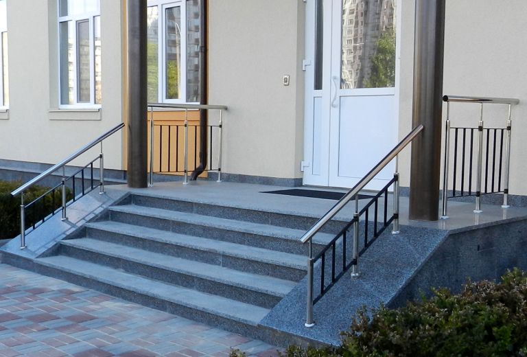 Презентабельна огорожа ганку