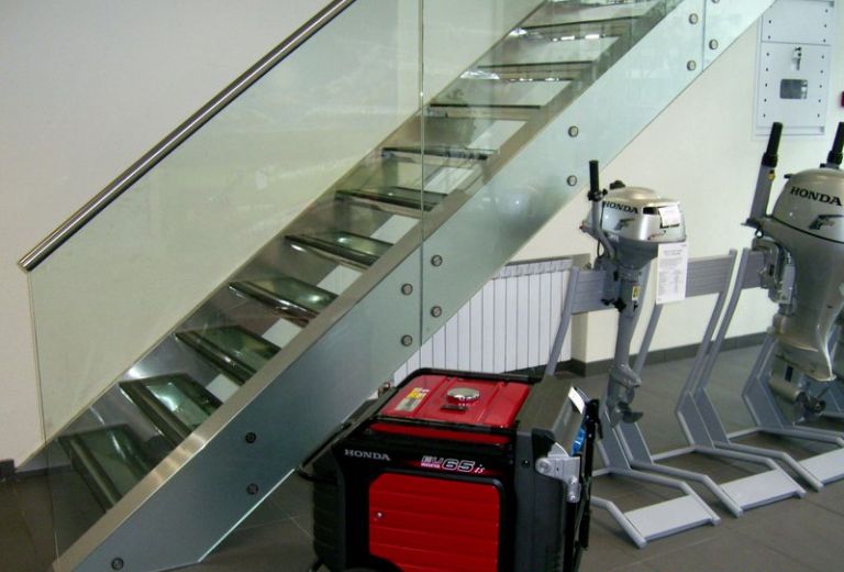 Лестницы из нержавейки – прекрасный выбор