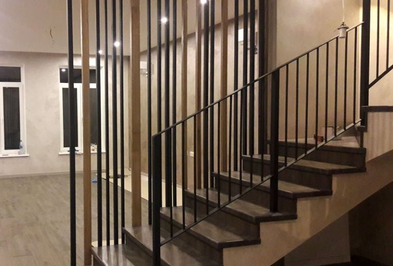 Поручні з металу в стилі лофт