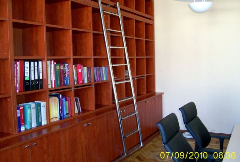 Зачем нужна библиотечная лестница Зачем нужна библиотечная лестница