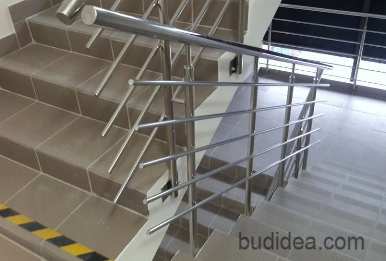 Перила для офісного центру з нержавійки