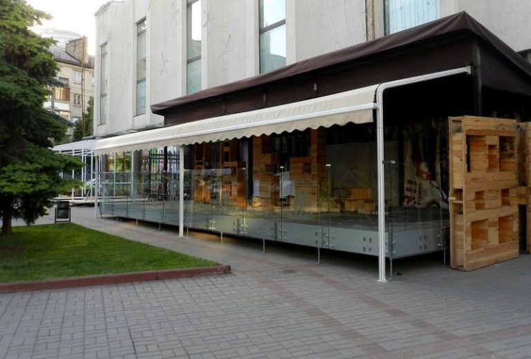 Летняя площадка ресторана Летняя площадка ресторана