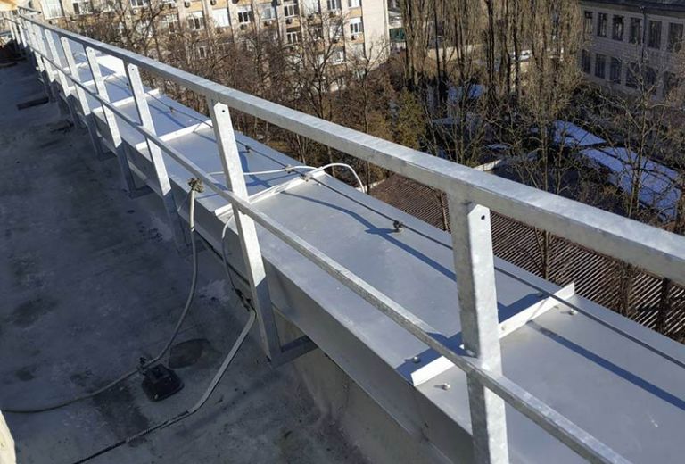 Норми огорожі покрівлі