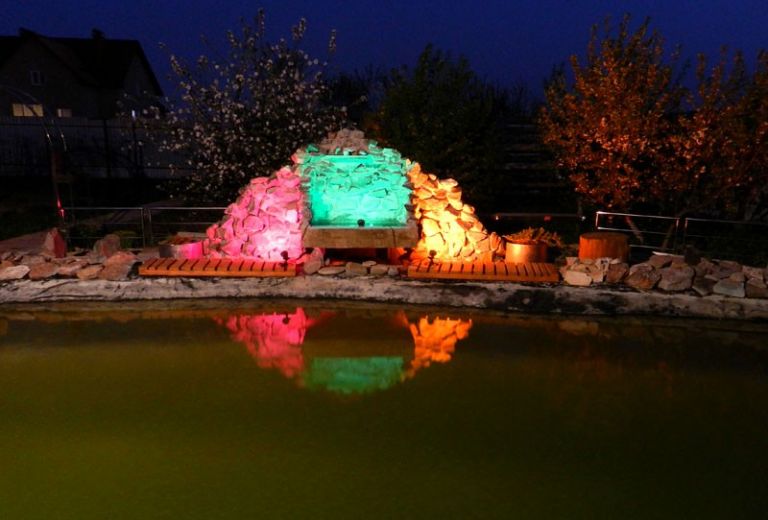 Створення та встановлення садового водоспаду з каменів