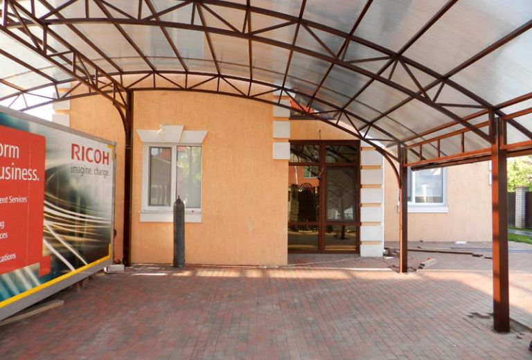 Ефективний навіс для машини