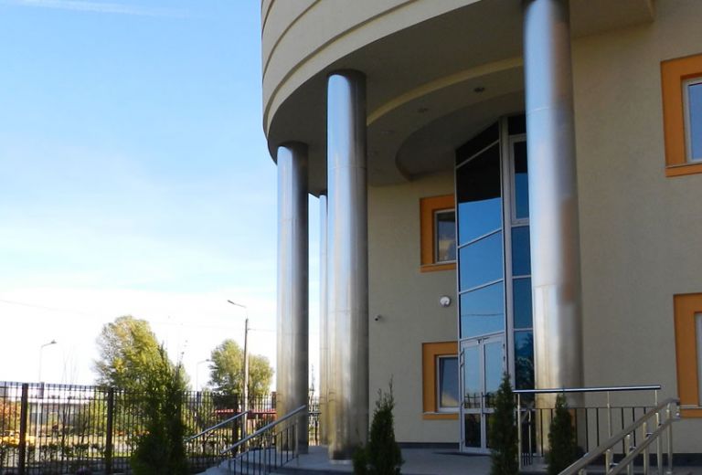 Роскошные колонны из нержавейки