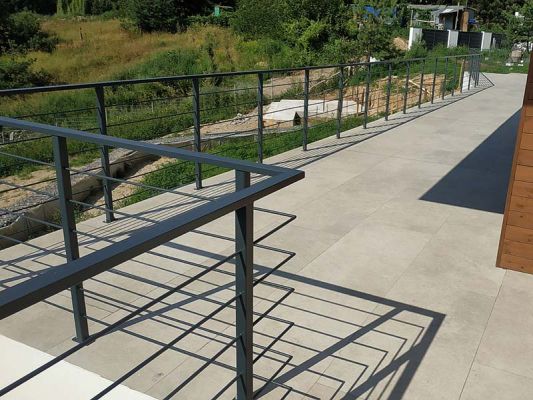 Перила на террасу из металла, высота ограждения | Фото, обзор