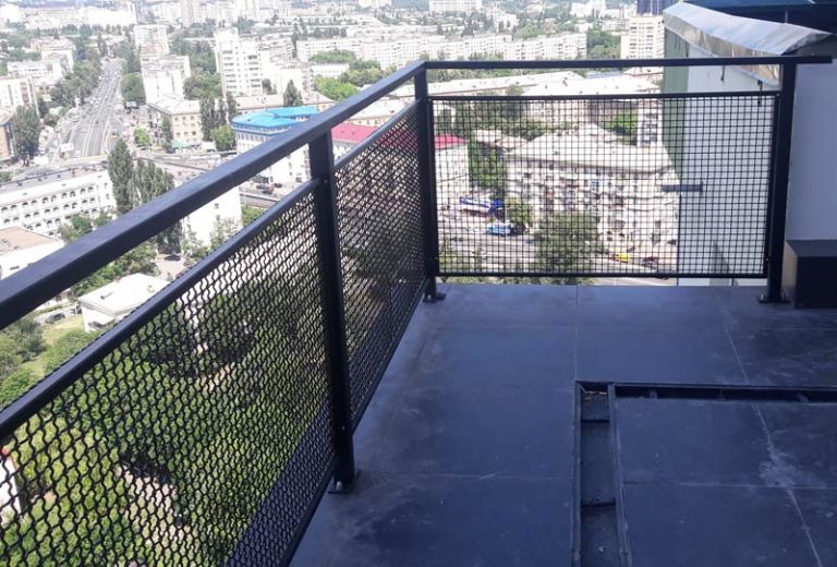 Балконные ограждения из металла