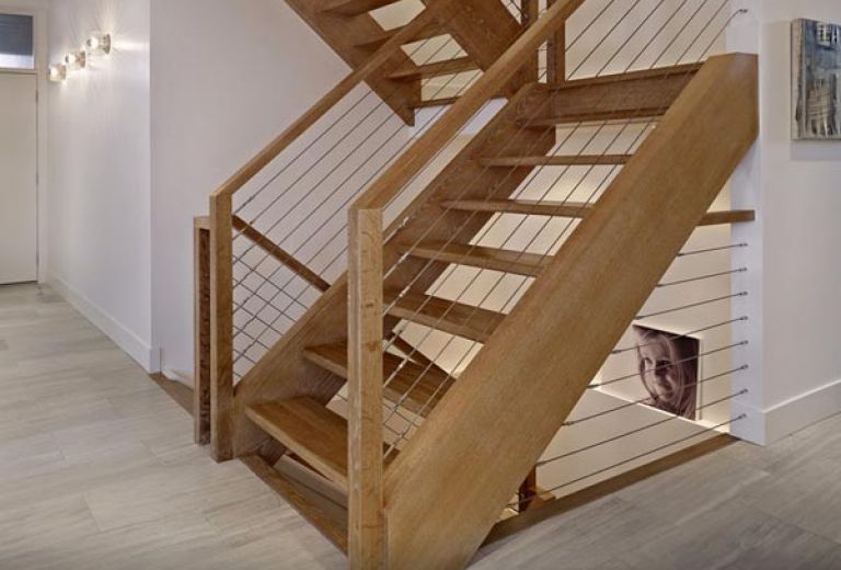 З якого матеріалу вибрати сходи