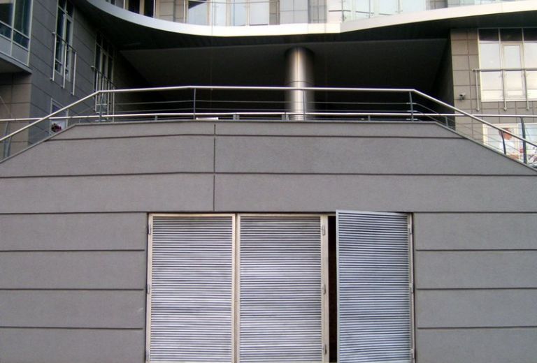 Ворота жалюзи для защиты оборудования