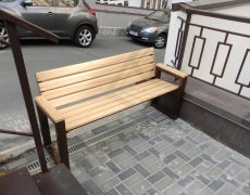 Cкамейка Экта-классик из металла и ясеня